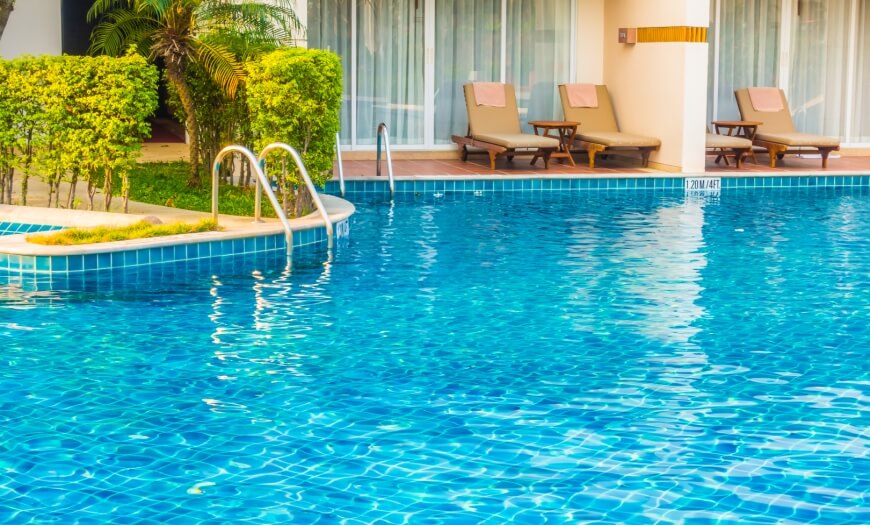 Precisa de atestado médico para uso de piscina coletiva?